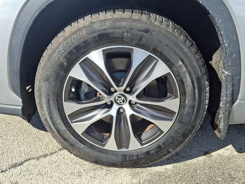 Used 2022 Toyota Highlander XLE image 11