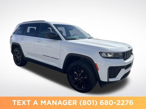New 2026 Jeep Grand Cherokee Altitude AWD/4WD image 7
