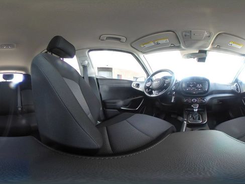 Used 2025 Kia Soul LX w/ LX Technology Package FWD image 40