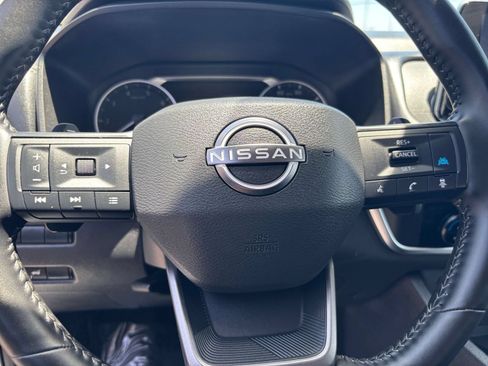 Used 2025 Nissan Rogue SV FWD image 29