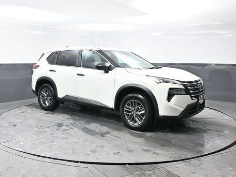 Used 2024 Nissan Rogue S AWD/4WD image 5