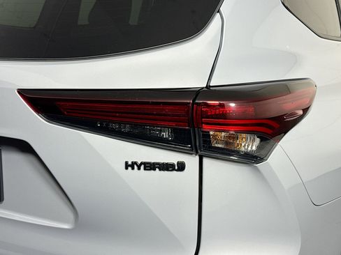 Used 2024 Toyota Highlander XLE image 34