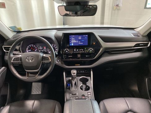 Used 2023 Toyota Highlander XLE AWD/4WD image 20