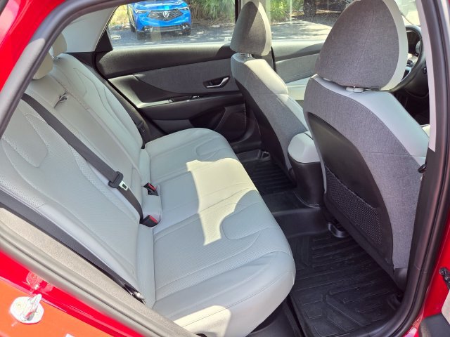 Used 2023 Hyundai Elantra Limited FWD image 13