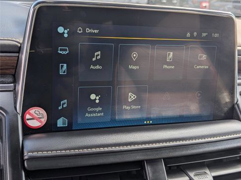 Used 2024 Chevrolet Suburban Premier image 30