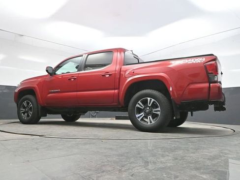 Used 2018 Toyota Tacoma TRD Sport w/ Technology Package image 36