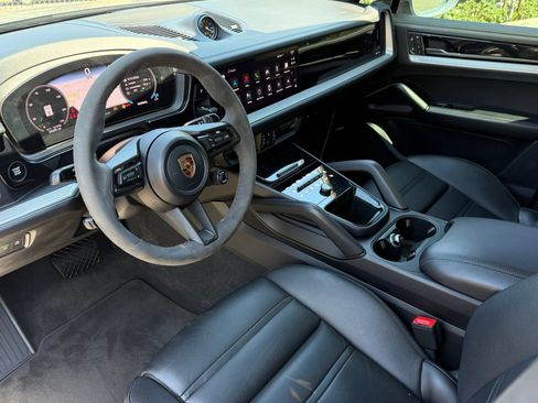 Certified 2024 Porsche Cayenne Coupe AWD/4WD image 4