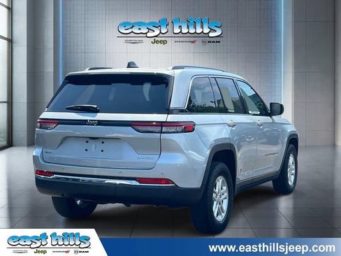 Used 2023 Jeep Grand Cherokee Laredo w/ Luxury Tech Group I AWD/4WD image 6