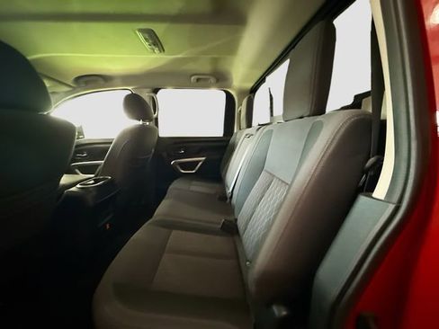 Used 2020 Nissan Titan SV w/ SV Convenience Package image 25