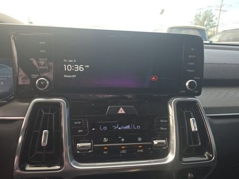 Used 2023 Kia Sorento SX image 18