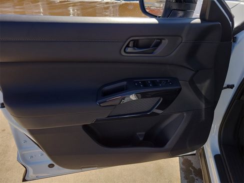 New 2026 Nissan Pathfinder SV image 15