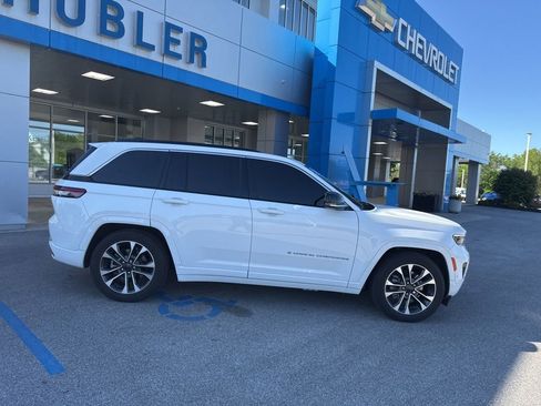 Used 2024 Jeep Grand Cherokee Overland w/ Luxury Tech Group IV AWD/4WD image 31