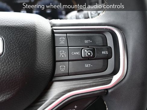 Used 2024 Jeep Wagoneer Series II w/ Flexible Seating Group image 13