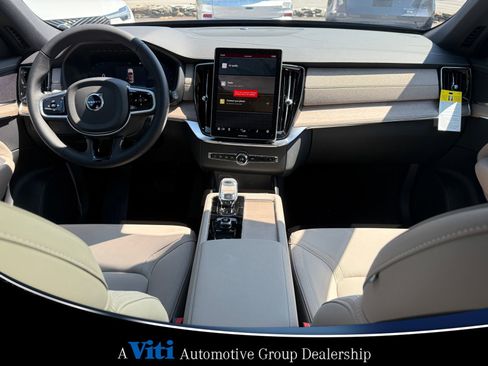 Used 2025 Volvo XC90 B5 Core w/ Climate Package image 2