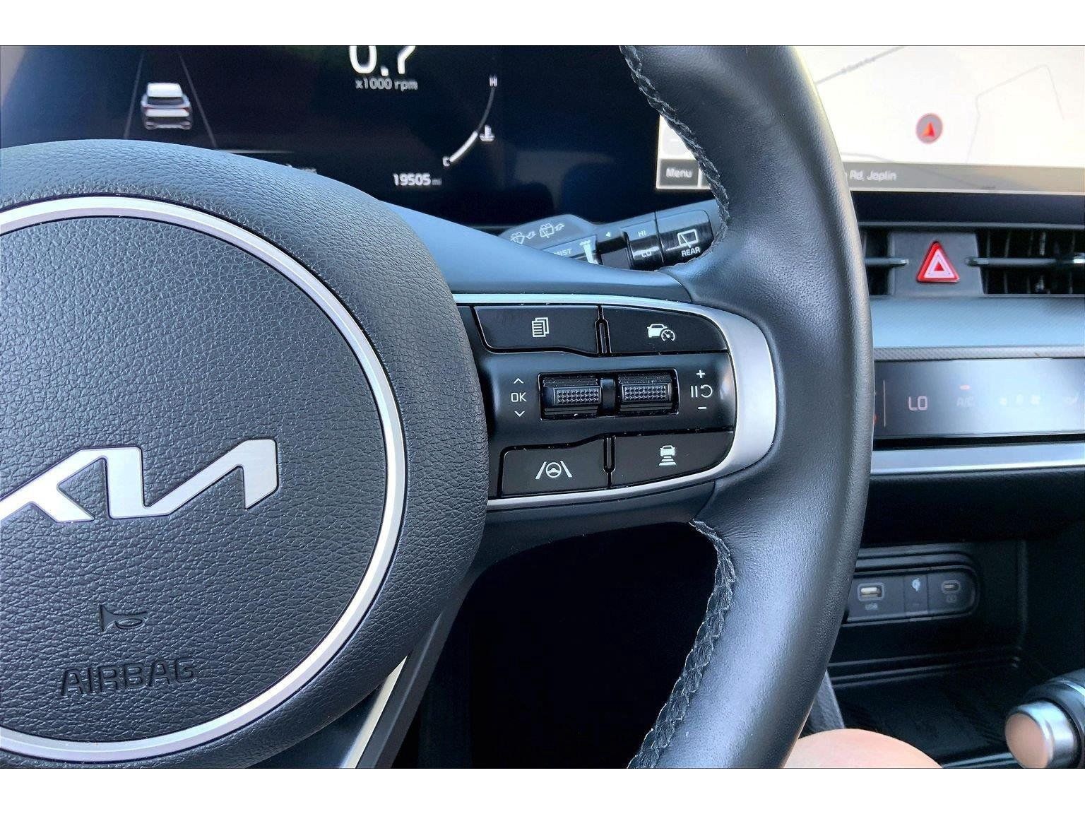 Used 2025 Kia Sportage SX FWD image 17