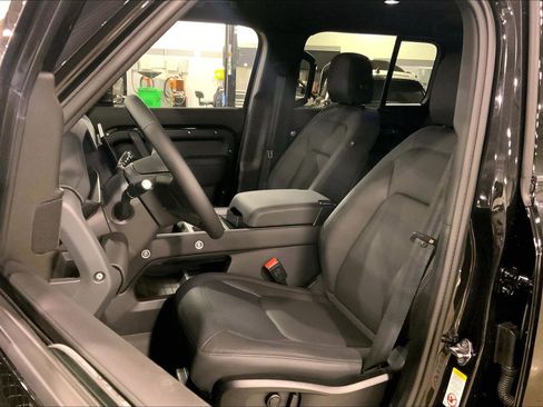 New 2026 Land Rover Defender 110 X-Dynamic SE image 9