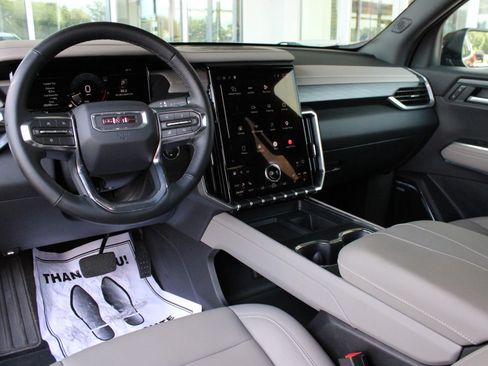 Used 2026 GMC Acadia Elevation w/ Elevation Premium Package FWD image 19