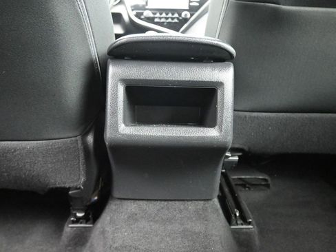 Used 2019 Toyota Camry LE image 32