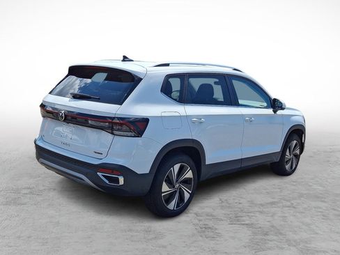 Used 2025 Volkswagen Taos SE image 5