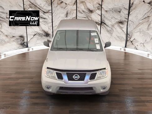 Used 2021 Nissan Frontier SV RWD image 2