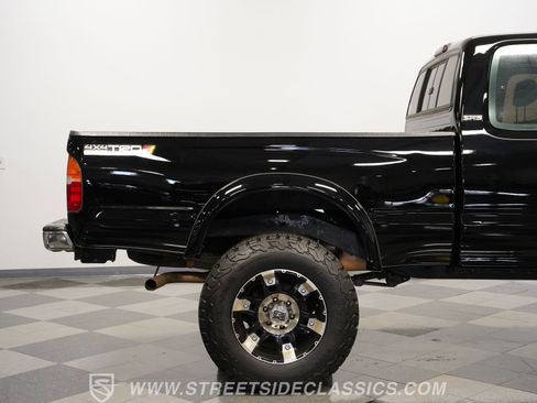Used 1998 Toyota Tacoma 4x4 w/ SR5 Package image 29