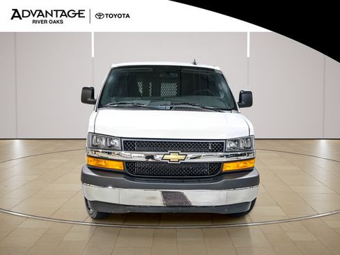 Used 2025 Chevrolet Express 2500 w/ Driver Convenience Package RWD image 3