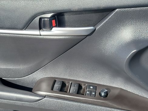 Used 2024 Toyota Camry SE image 17