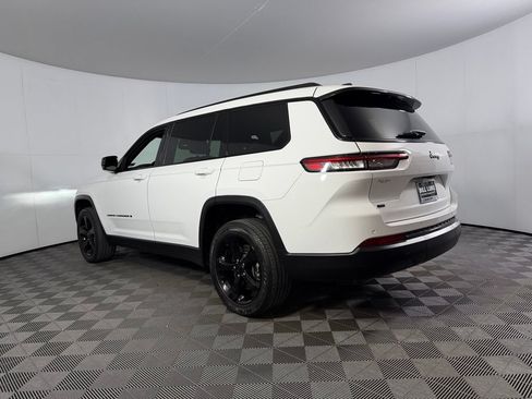 Certified 2022 Jeep Grand Cherokee L Laredo RWD image 9