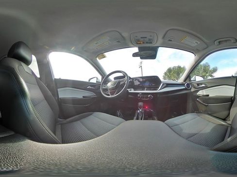 Used 2025 Chevrolet Trax LT image 42