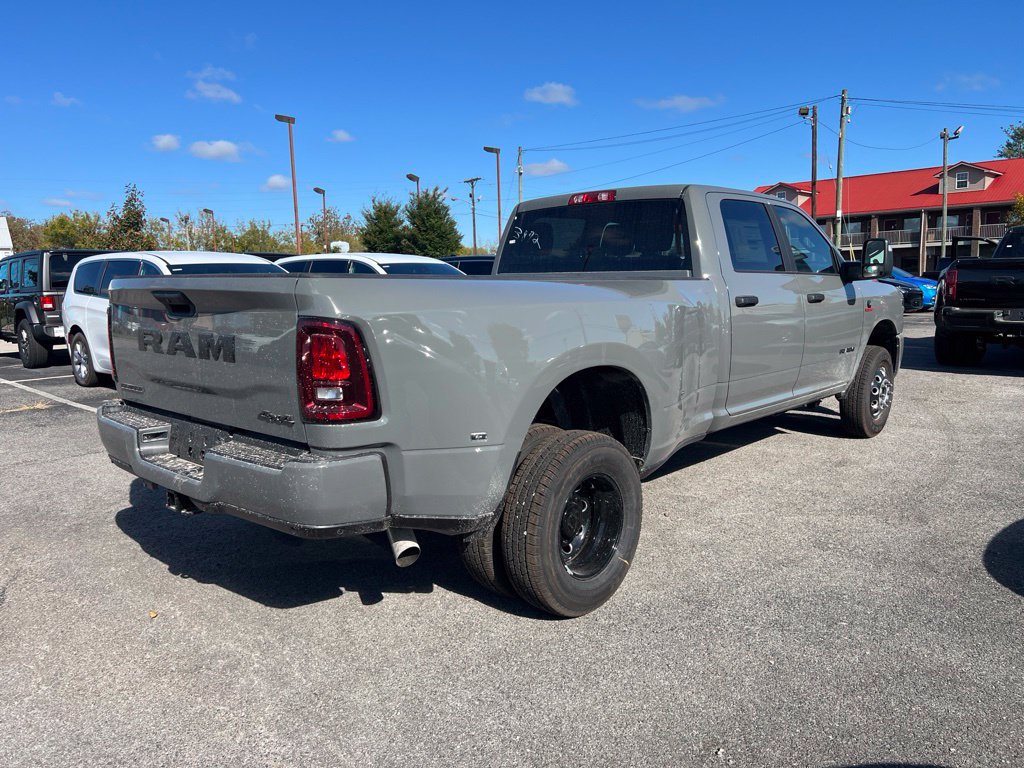 New 2027 RAM 3500 Big Horn AWD/4WD image 3