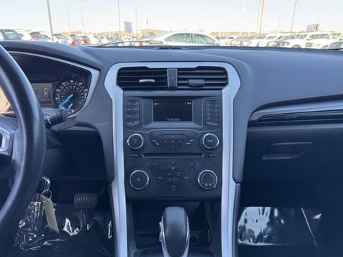 Used 2015 Ford Fusion SE w/ Equipment Group 201A image 2