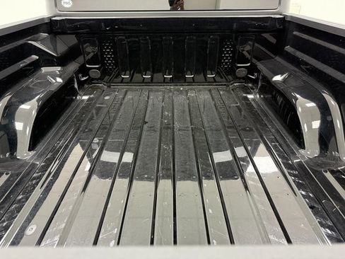 Used 2025 Jeep Gladiator Mojave w/ Convenience Group image 10