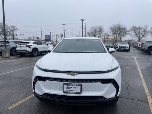 New 2026 Chevrolet Equinox EV LT FWD image 2