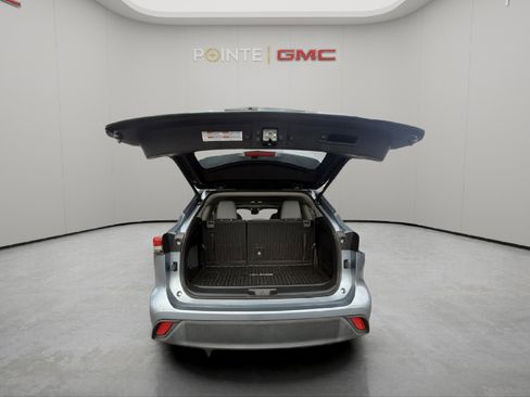 Used 2022 Toyota Highlander XLE image 33