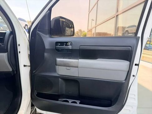 Used 2012 Toyota Tundra 4x4 CrewMax w/ SR5 Pkg image 25
