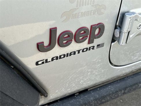 Used 2023 Jeep Gladiator Rubicon w/ Cold Weather Group image 9