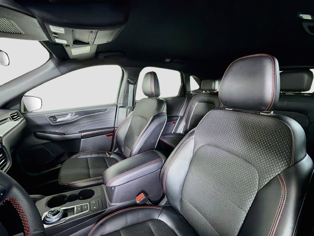 Used 2025 Ford Escape ST-Line FWD image 13