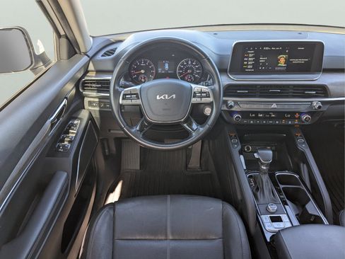 Used 2022 Kia Telluride EX w/ EX Premium Package FWD image 16