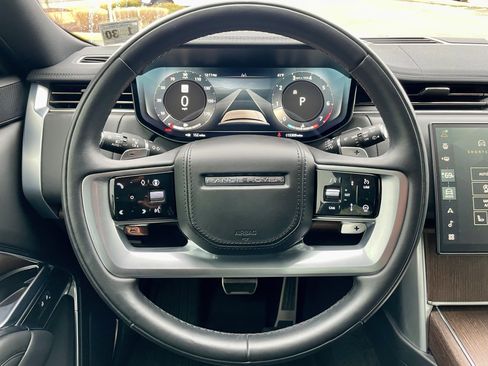 Certified 2025 Land Rover Range Rover SE image 21