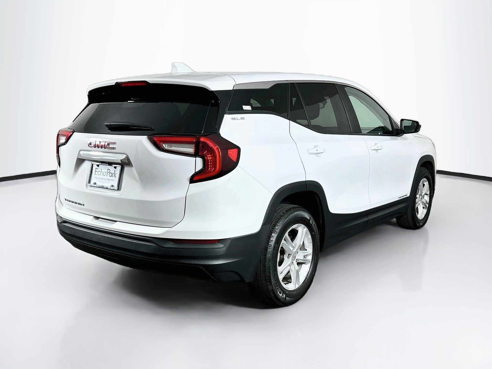 Used 2024 GMC Terrain SLE FWD image 9
