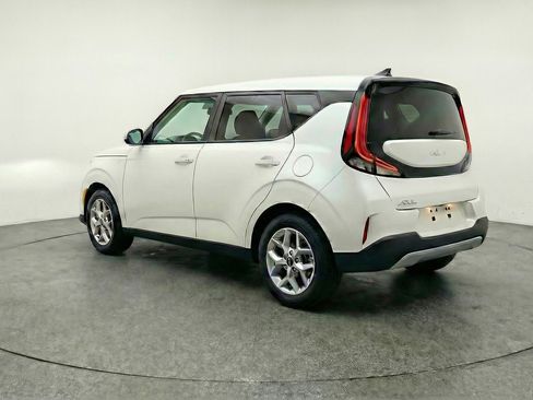 Used 2025 Kia Soul LX w/ LX Technology Package FWD image 6