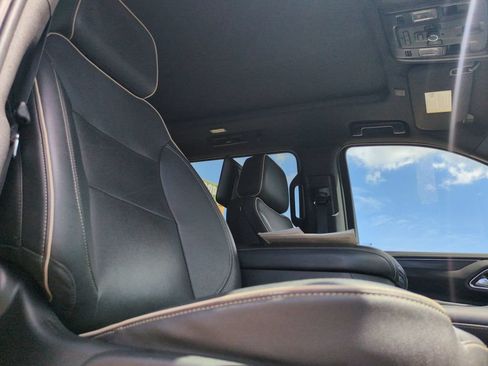 Used 2023 GMC Yukon XL SLT w/ SLT Premium Package RWD image 32
