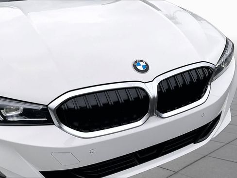 Certified 2025 BMW 330i Sedan RWD image 30