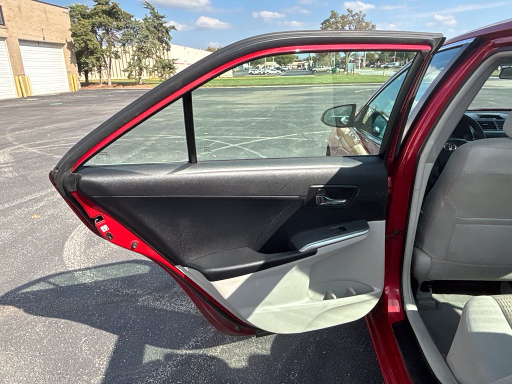 Used 2012 Toyota Camry LE FWD image 23