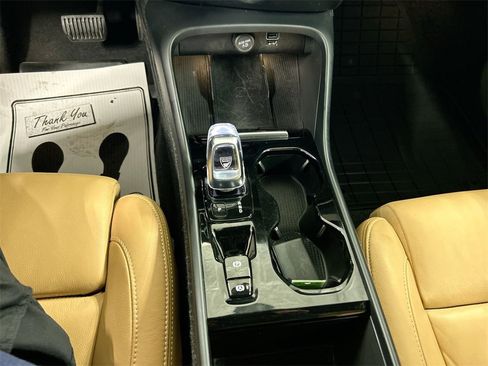 Used 2022 Volvo XC40 T5 Inscription w/ Advanced Package image 17