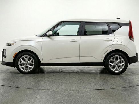 Used 2025 Kia Soul LX w/ LX Technology Package image 5
