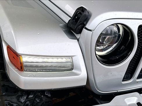 Used 2023 Jeep Wrangler Unlimited Sahara image 25