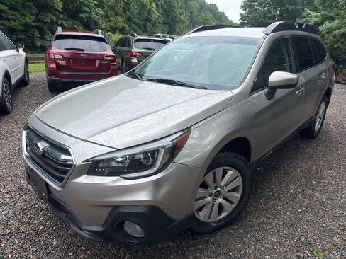 Used 2018 Subaru Outback 2.5i Premium AWD/4WD image 1