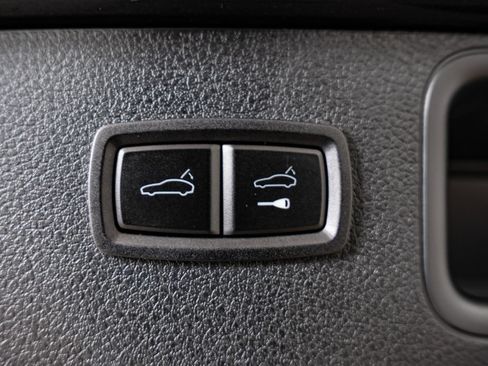 Certified 2023 Porsche Macan S AWD/4WD image 27