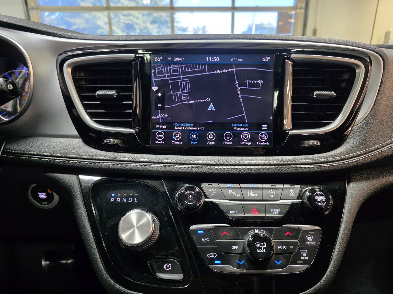 Used 2019 Chrysler Pacifica Limited w/ Advanced Safetytec Group FWD image 34